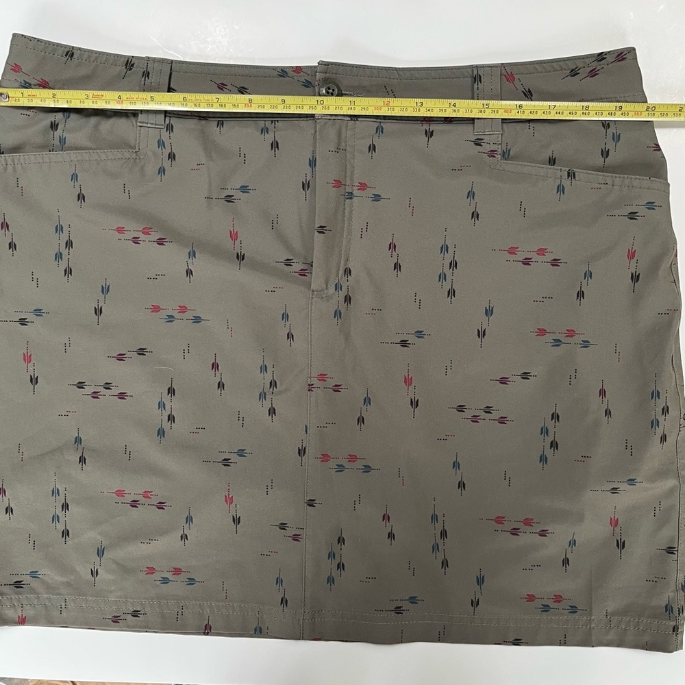 Eddie Bauer Olive Camo Green Skorts Casual Adventurer arrow print - Picture 3 of 16